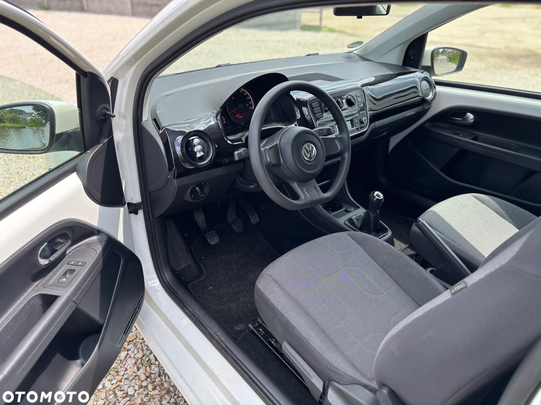Volkswagen up! (BlueMotion Technology) move - 6
