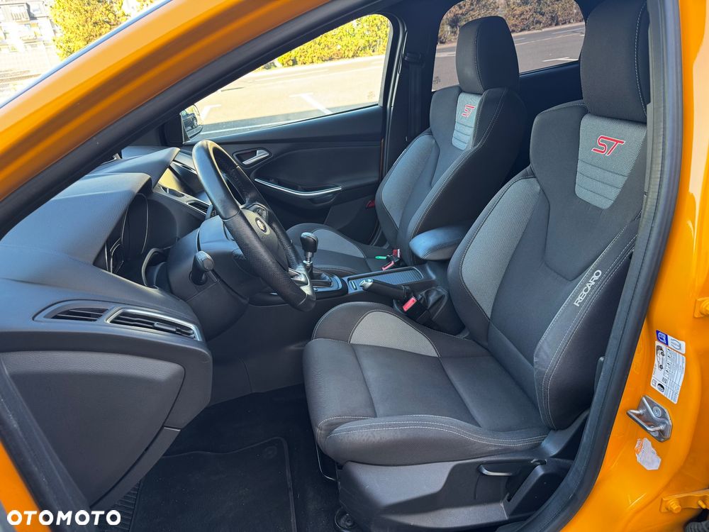 Ford Focus ST - 13