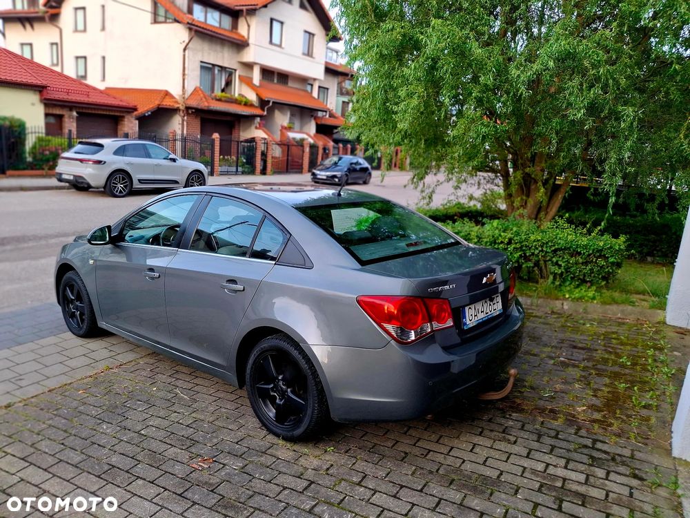 Chevrolet Cruze 1.8 LT - 10