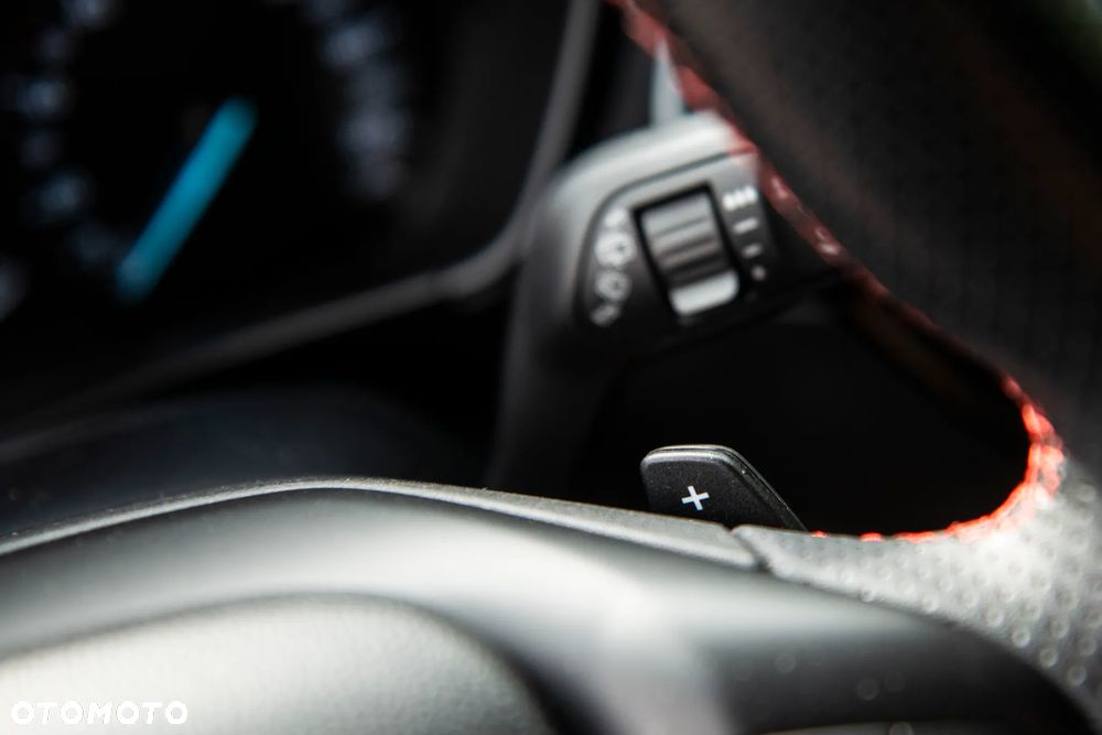 Ford Focus 1.0 EcoBoost Hybrid ST-LINE - 28