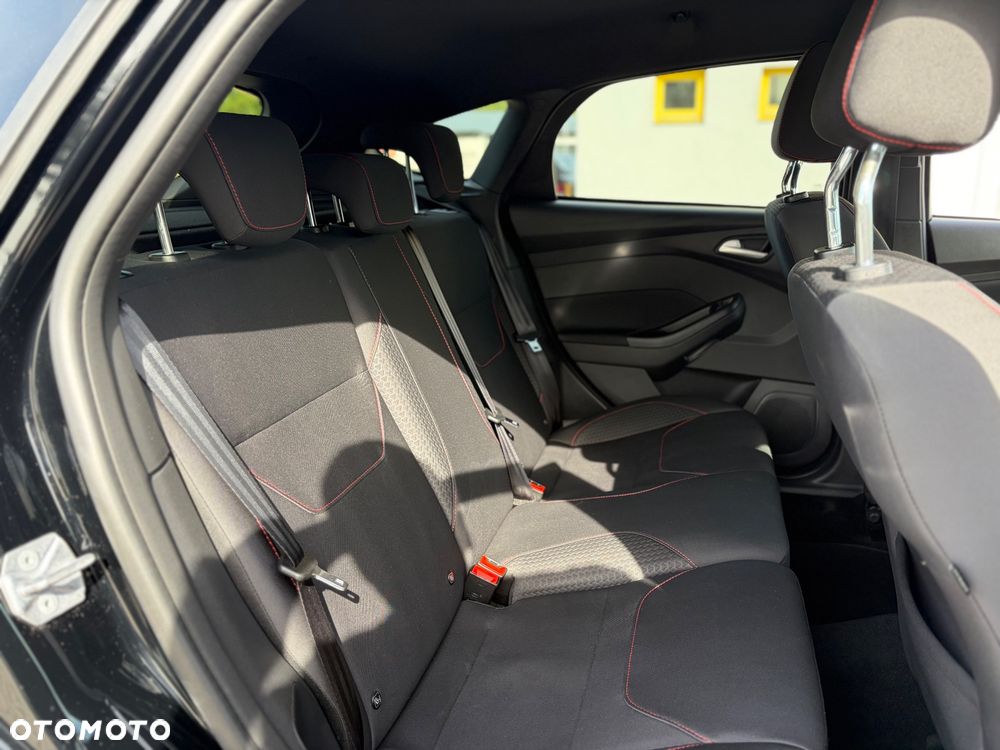 Ford Focus 1.0 EcoBoost Start-Stopp-System ST-LINE DESIGN - 34