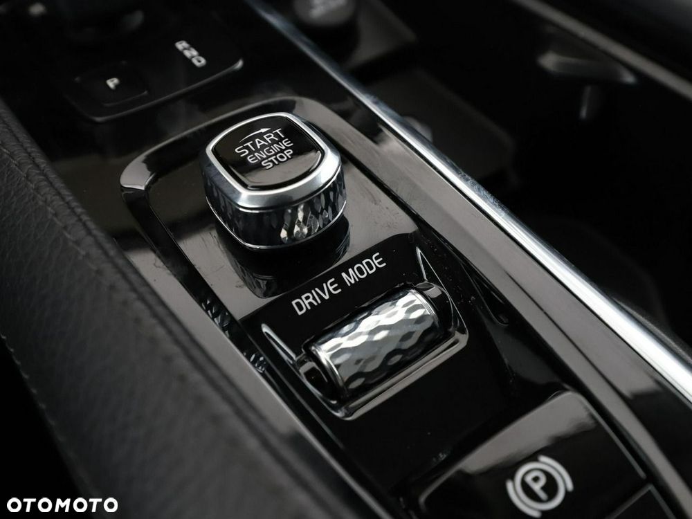 Volvo XC 90 B5 D AWD Momentum Pro - 33