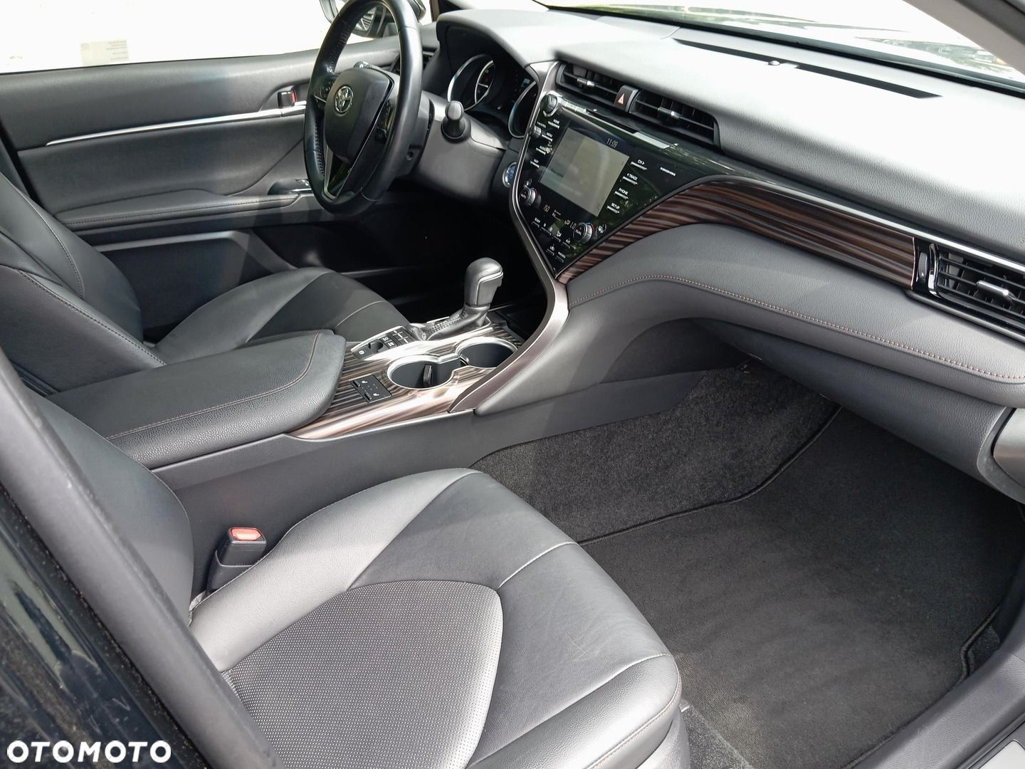 Toyota Camry - 12