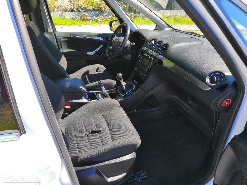 Ford Galaxy 1.6 TDCi Titanium - 32