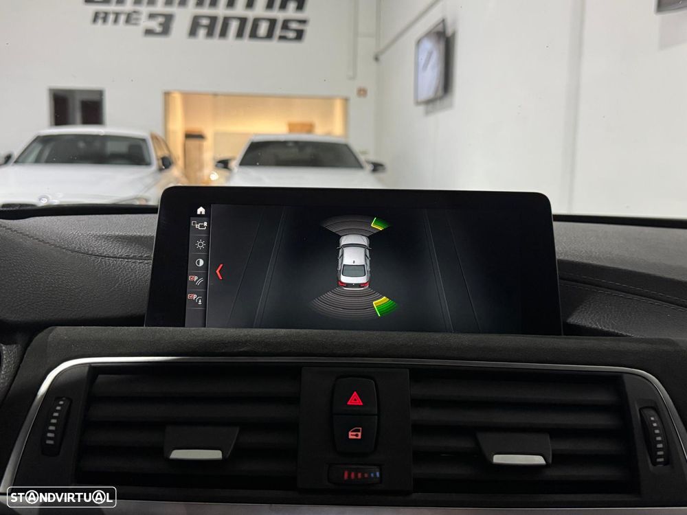 BMW 330 e iPerformance Pack M - 34