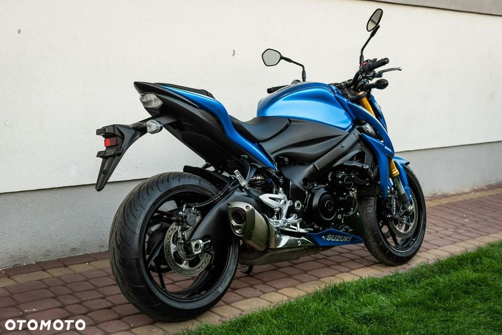 Suzuki GSX - 3