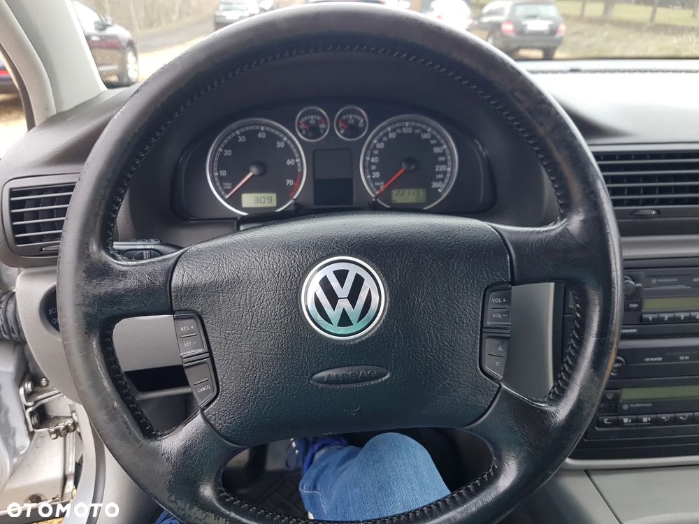 Volkswagen Passat 1.8 5V Turbo Comfortline Family - 20