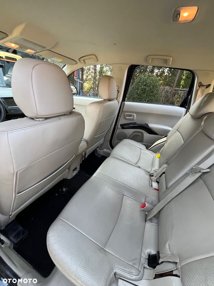 Mitsubishi Outlander 2.4 4WD CVT Intense - 16