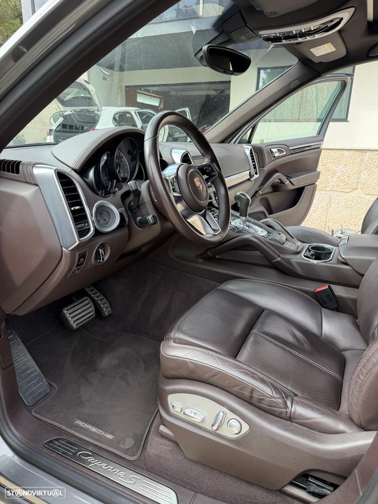 Porsche Cayenne S - 7