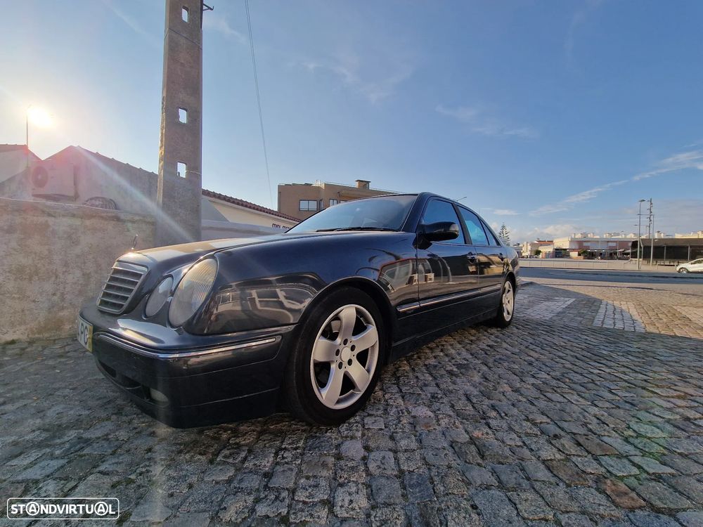 Mercedes-Benz E 320