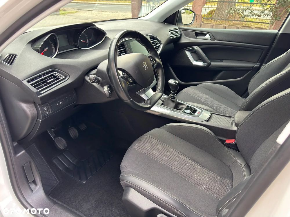 Peugeot 308 1.2 PureTech GPF Allure S&S - 25