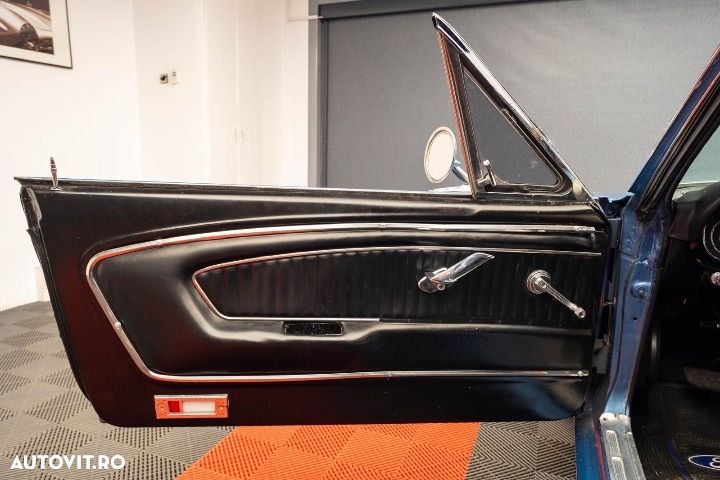 Ford Mustang - 7
