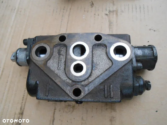 Rozdzielacz blok zaworowy sekcja zawór Case New Holland TM140 - 10