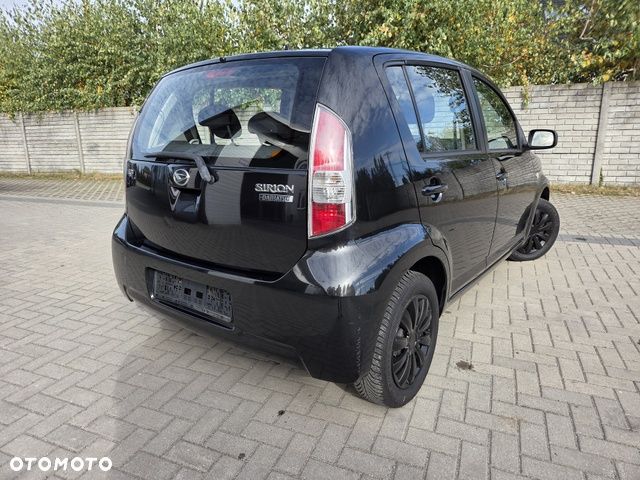 Daihatsu Sirion - 10