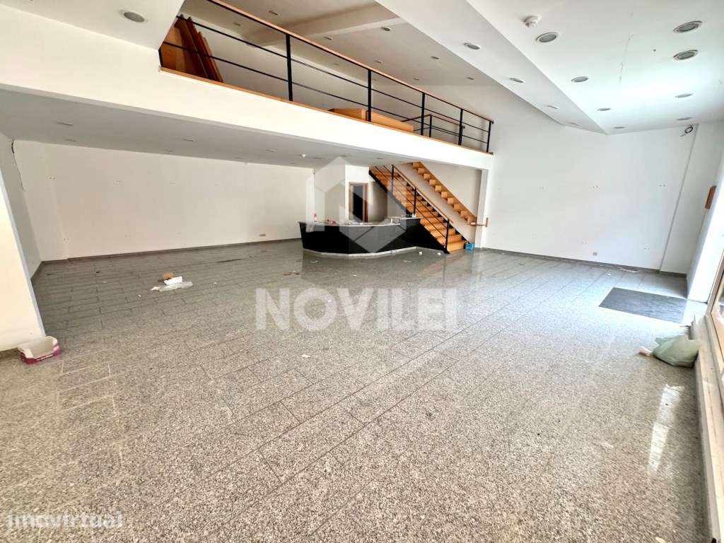 Loja de 2 pisos no Átrio Central de Centro Comercial, Pombal - Grande imagem: 2/13