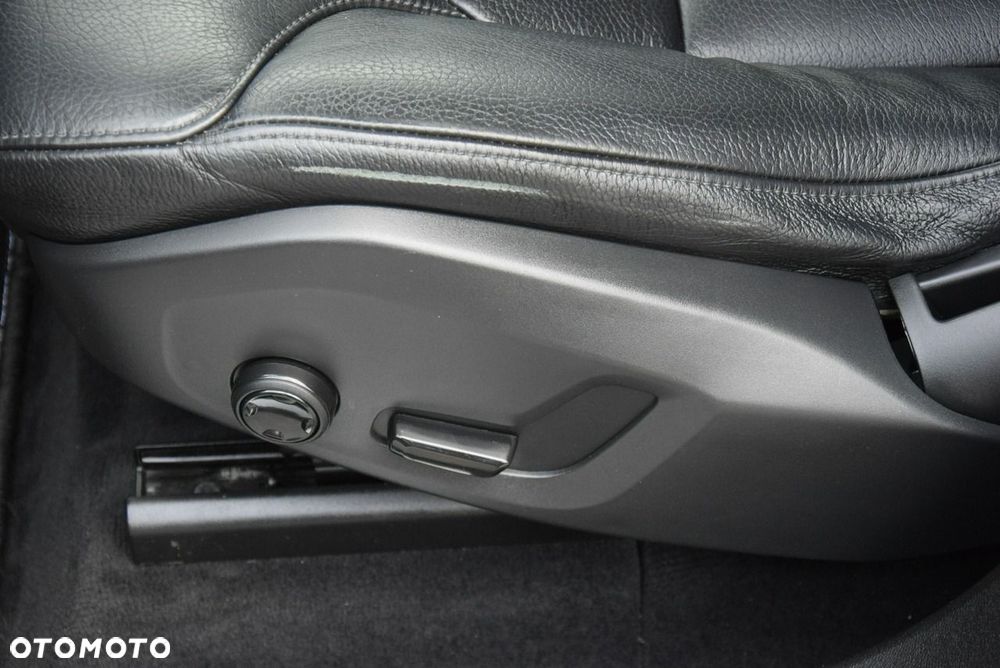 Volvo XC 60 D4 AWD Geartronic Momentum - 36