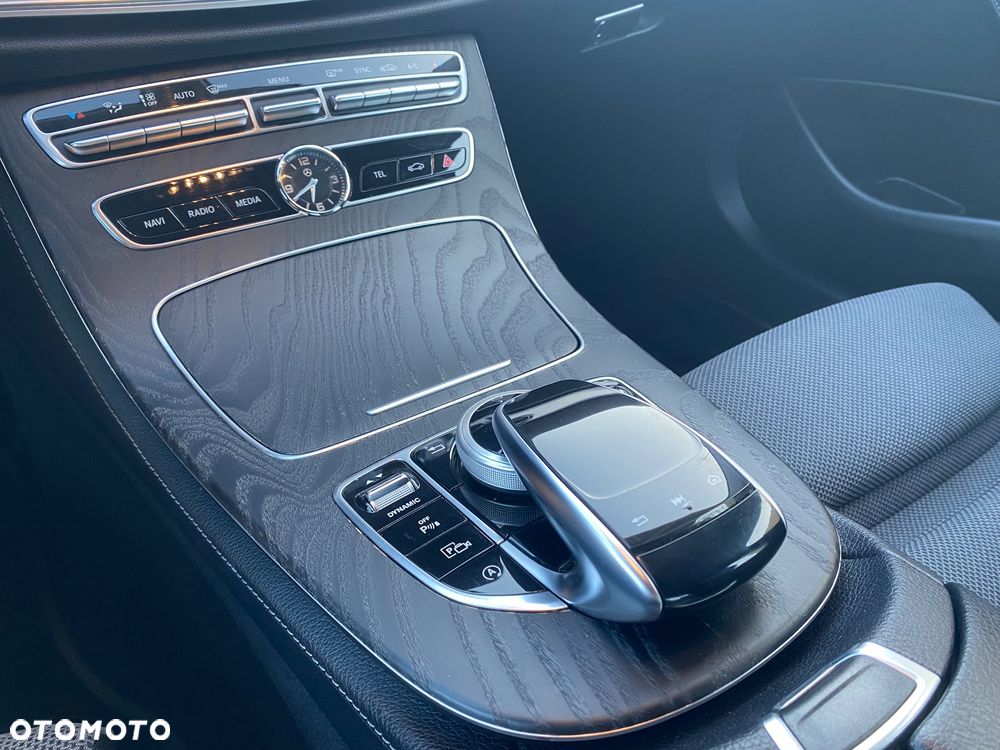 Mercedes-Benz Klasa E 220 d 9G-TRONIC Avantgarde - 21