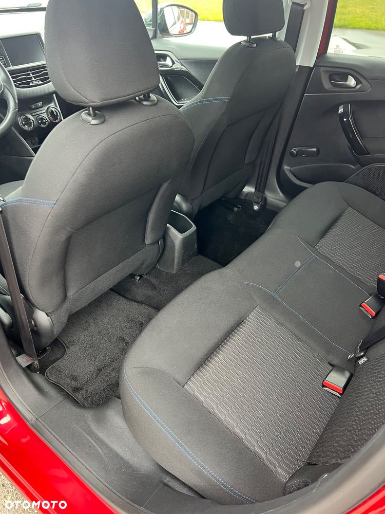 Peugeot 208 - 16