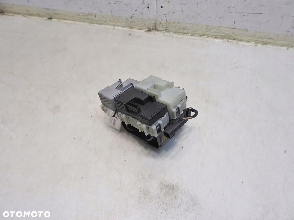 SKRZYNKA BEZPIECZNIKÓW FORD MONDEO MK4 2.0 TDCI - 7