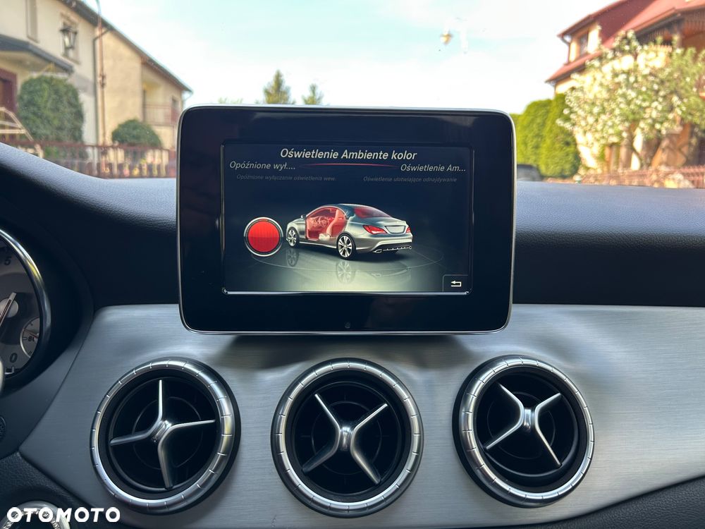 Mercedes-Benz CLA 200 7G-DCT AMG Line - 27