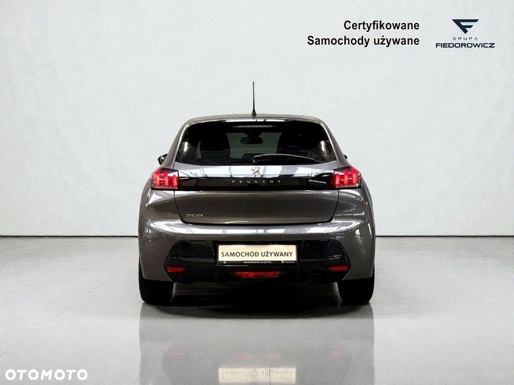 Peugeot 208 - 8