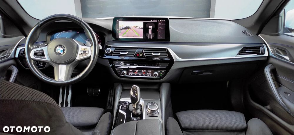 BMW Seria 5 530i Touring M Sport Edition - 9