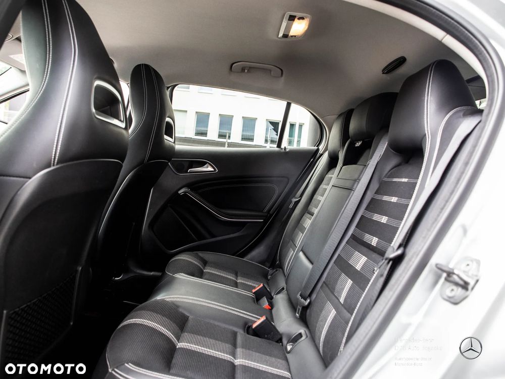 Mercedes-Benz GLA 200 7G-DCT Urban - 38