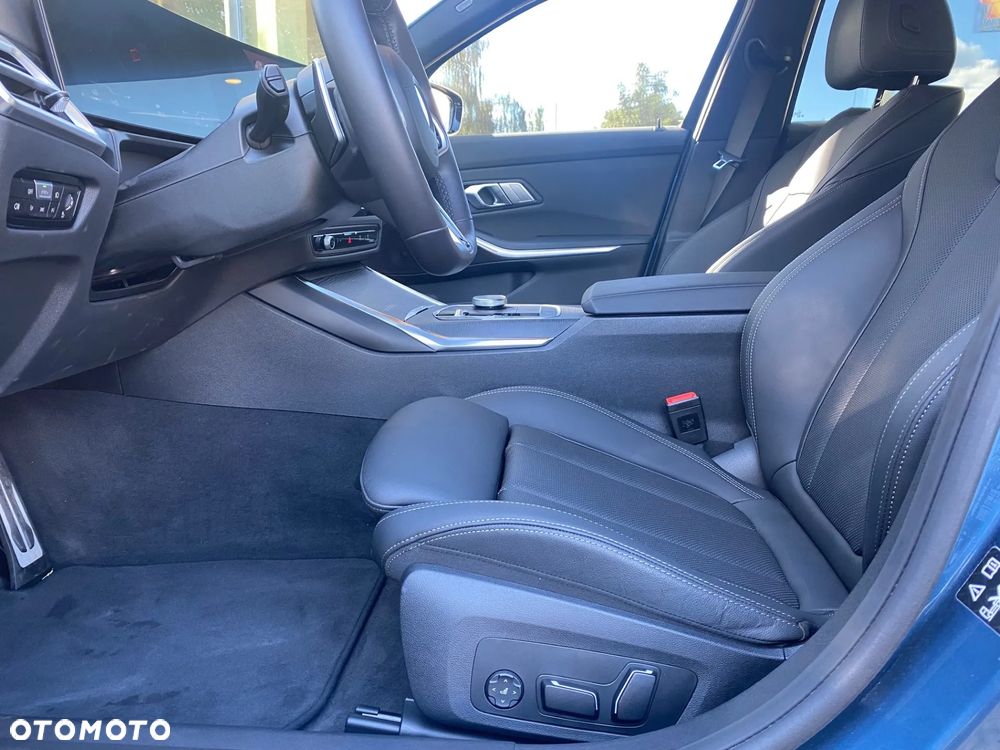 BMW Seria 3 320d xDrive mHEV - 10