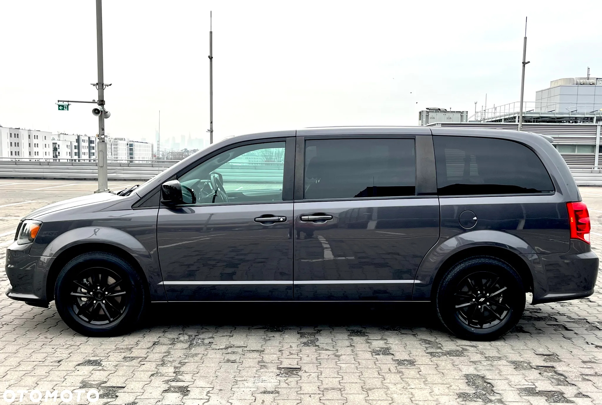 Dodge Grand Caravan - 3