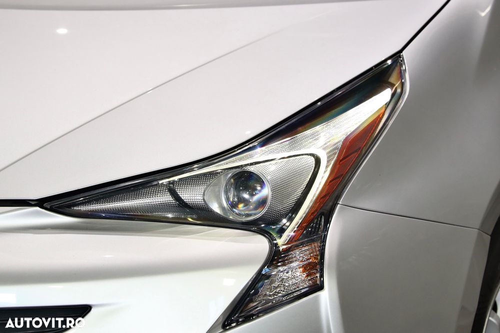 Toyota Prius 1.8 Dual VVT-i Sol - 35