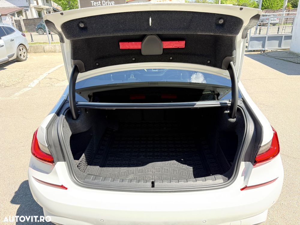BMW Seria 3 320i Aut. Edition M Sport Shadow - 29
