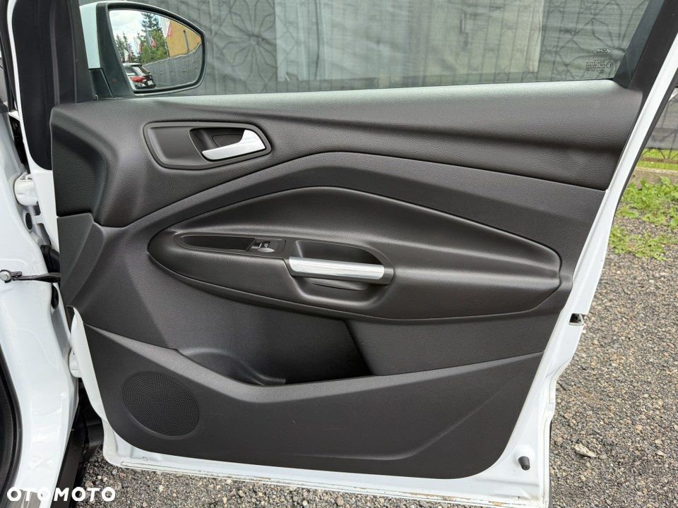 Ford Kuga 2.0 TDCi 2x4 Titanium - 33