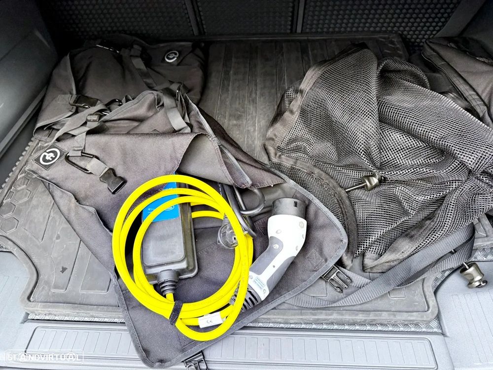 Land Rover Defender 2.0 P400e 110 AWD X-Dynamic SE - 35