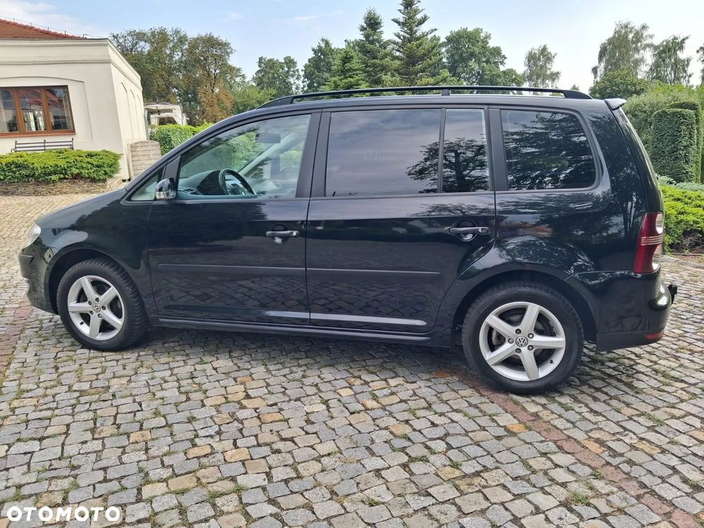 Volkswagen Touran - 12