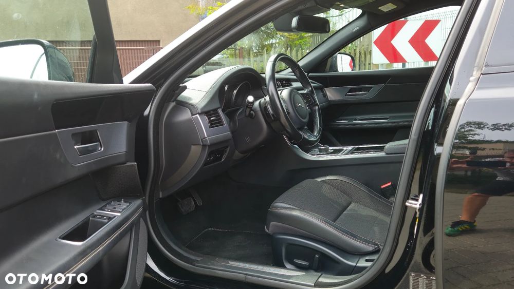 Jaguar XF 2.0 i4D R-Sport - 18