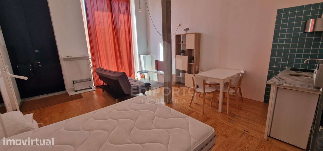 Apartamento T0 para arrendamento mobilado e equipado à Trindade centro - Grande imagem: 4/13