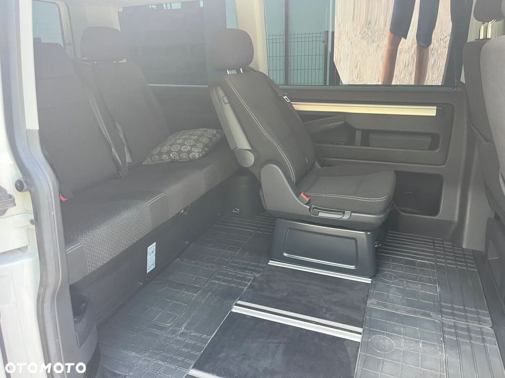 Volkswagen Multivan - 12
