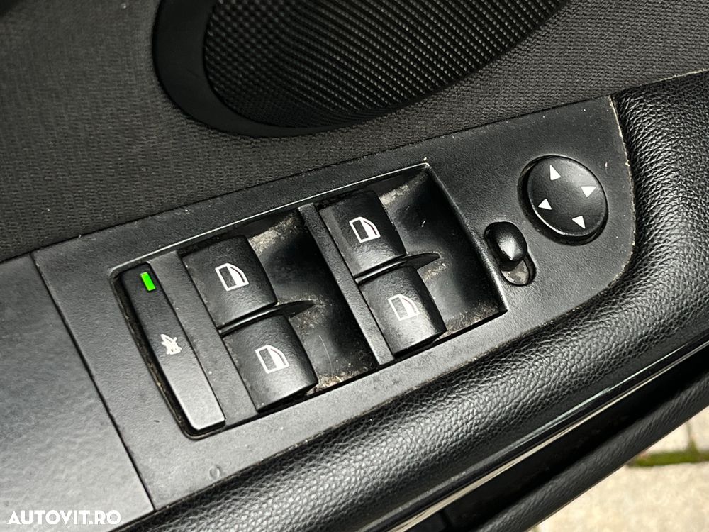 BMW Seria 3 318d DPF Touring Edition Lifestyle - 18