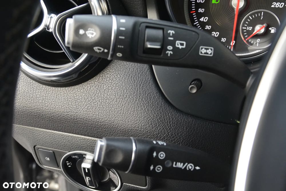 Mercedes-Benz GLA 200 7G-DCT AMG Line - 36
