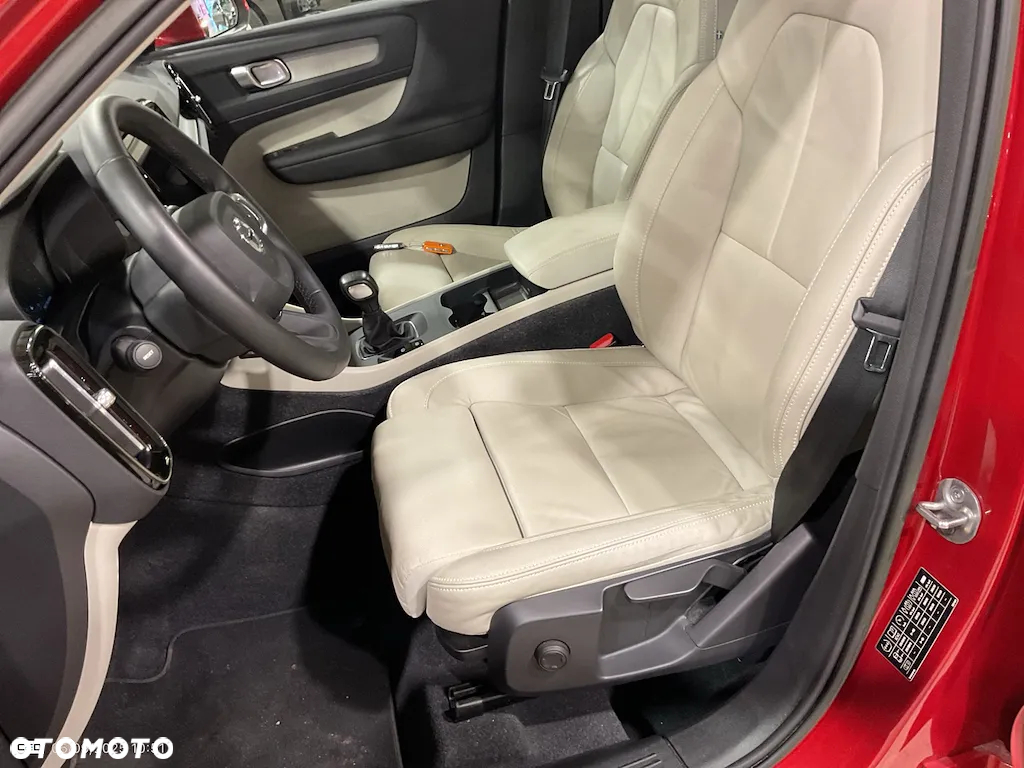 Volvo XC 40 T3 Momentum Pro - 9