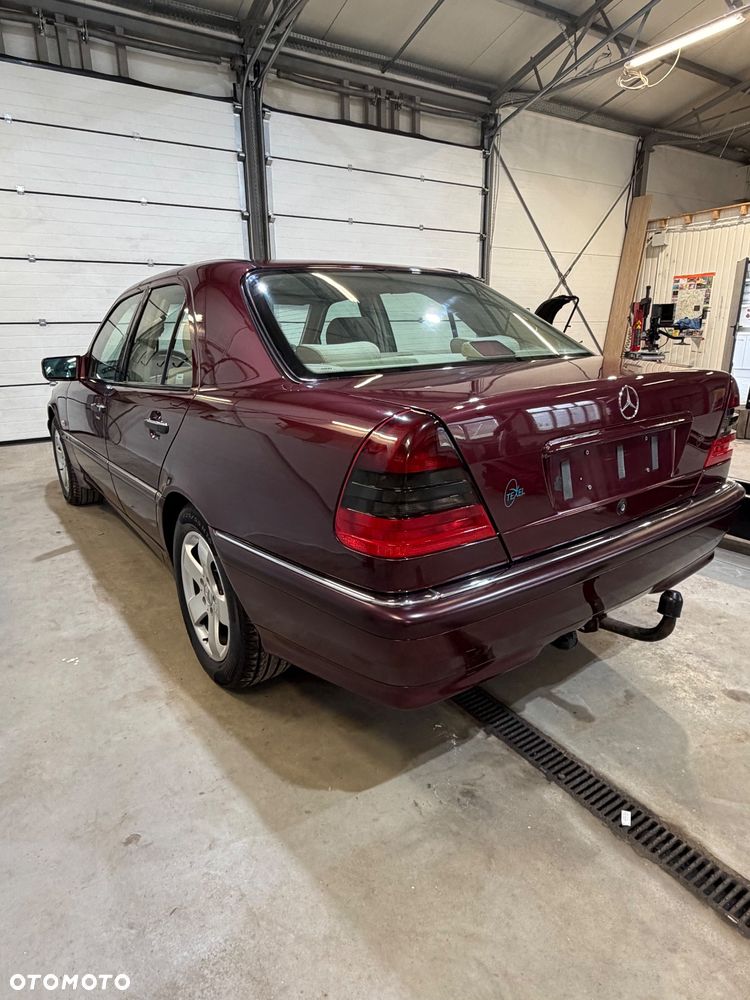 Mercedes-Benz Klasa C 200 T Elegance - 3