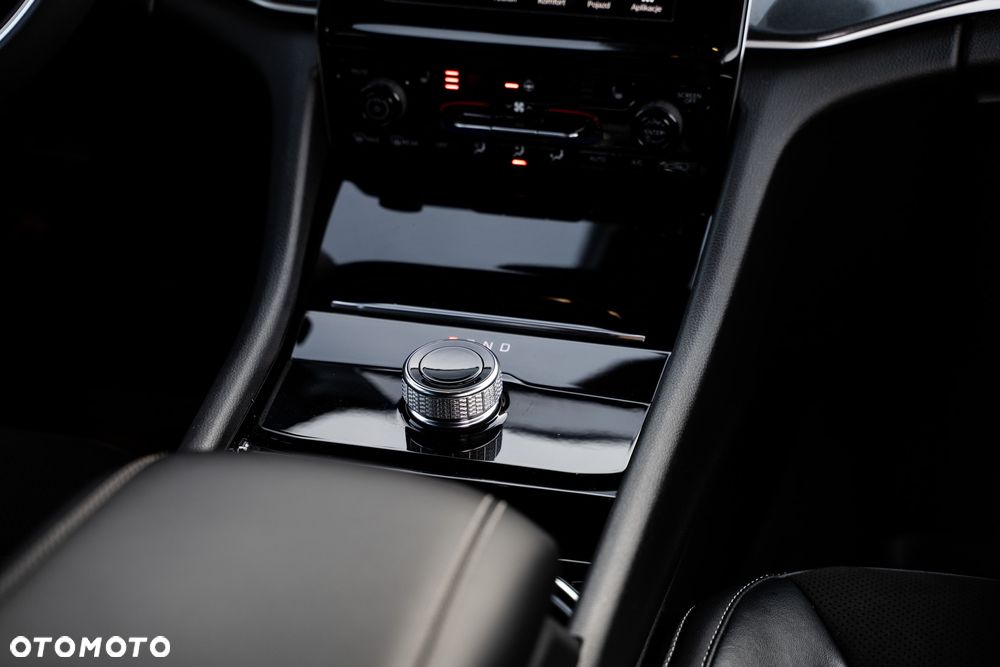 Jeep Grand Cherokee - 25