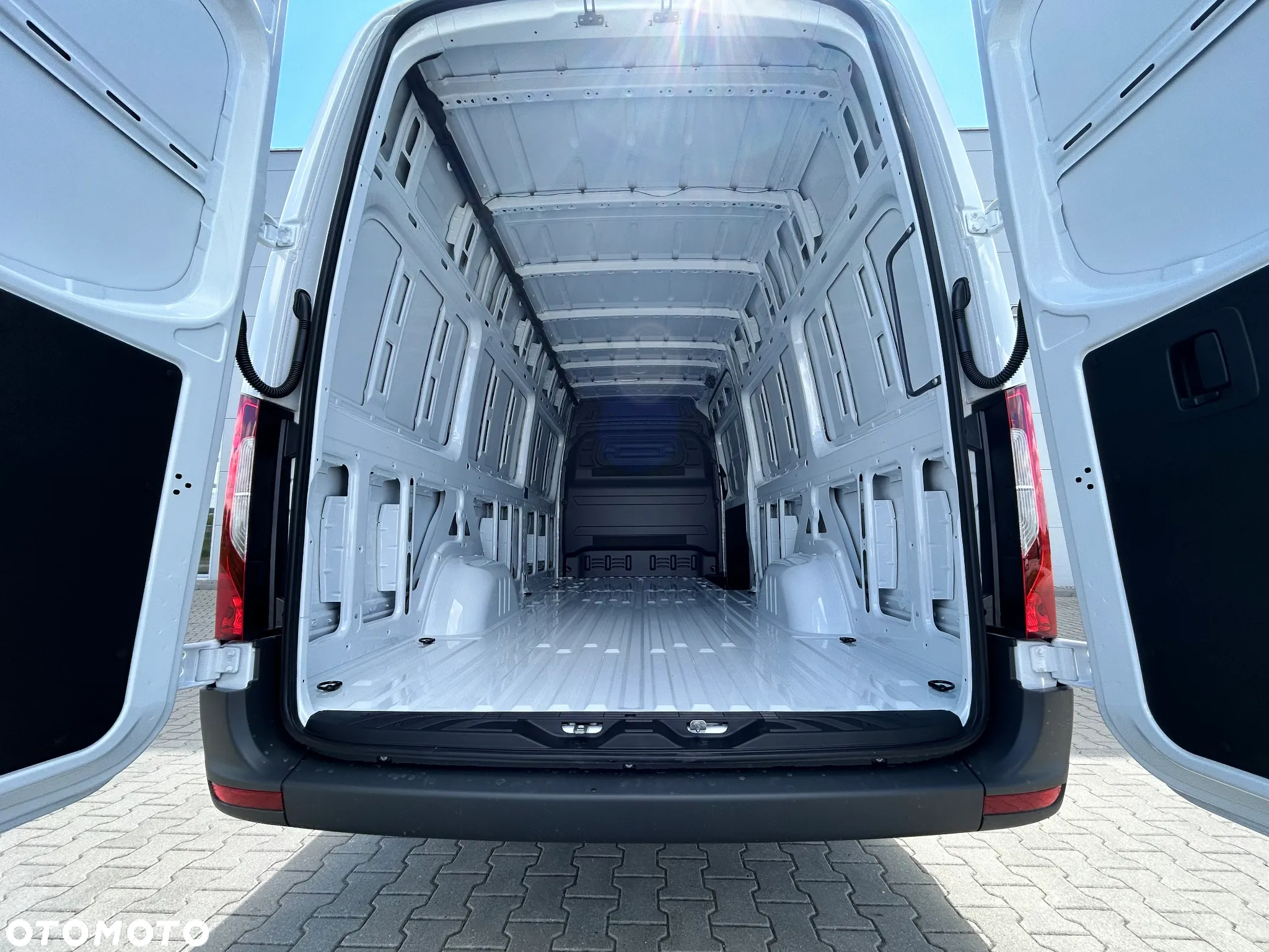 Mercedes-Benz SPRINTER 317 CDI FURGON DŁUGI - 17