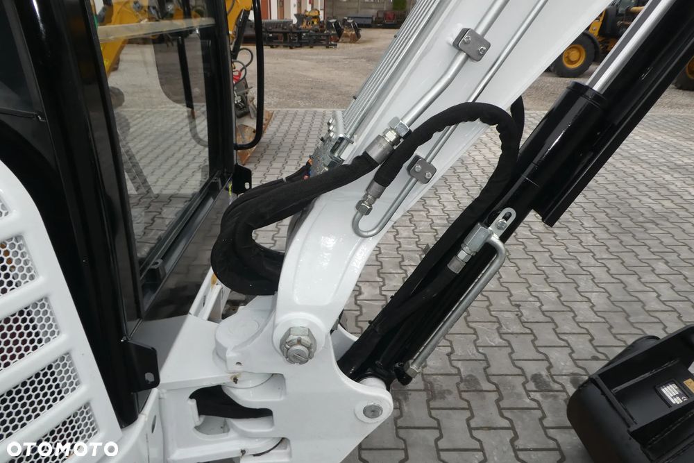 Caterpillar 302,7D CR TRZY ŁYŻKI - 30