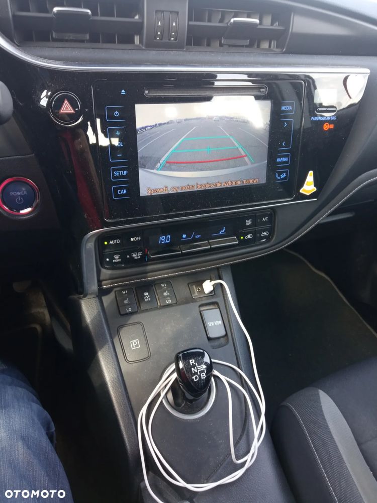 Toyota Auris Hybrid 135 Premium - 6