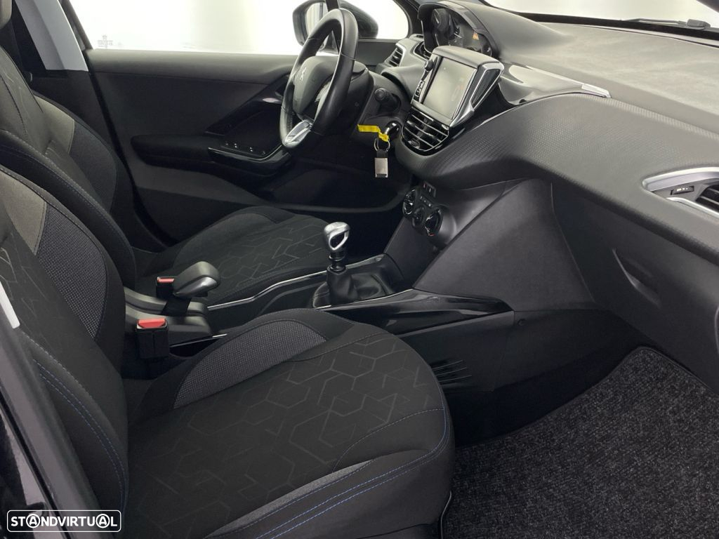 Peugeot 2008 1.2 PureTech Signature - 23