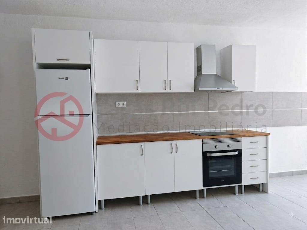 Loja transformada em apartamento em Setúbal - Grande imagem: 2/19