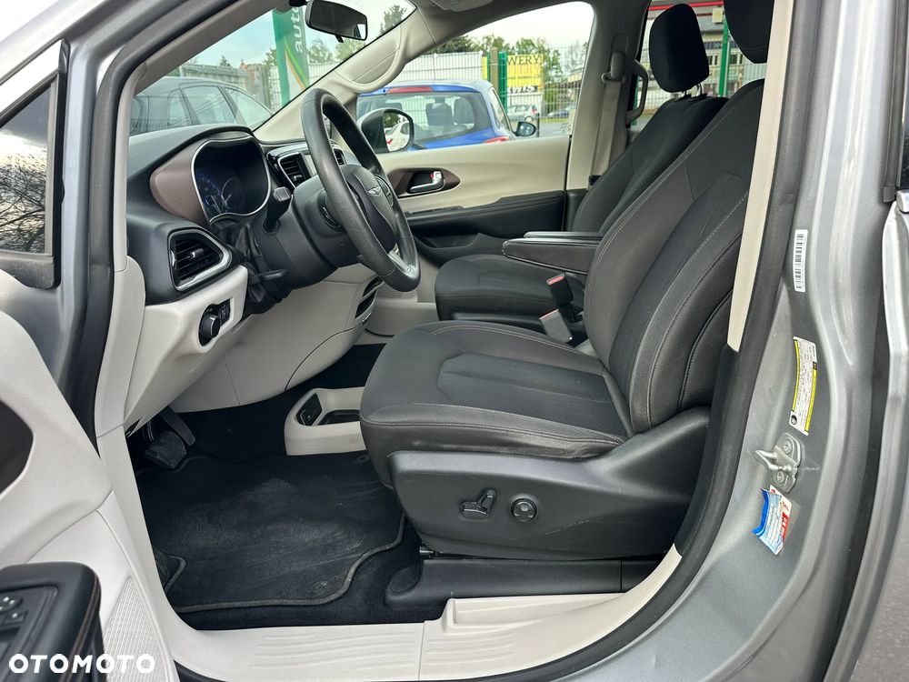 Chrysler Pacifica - 13