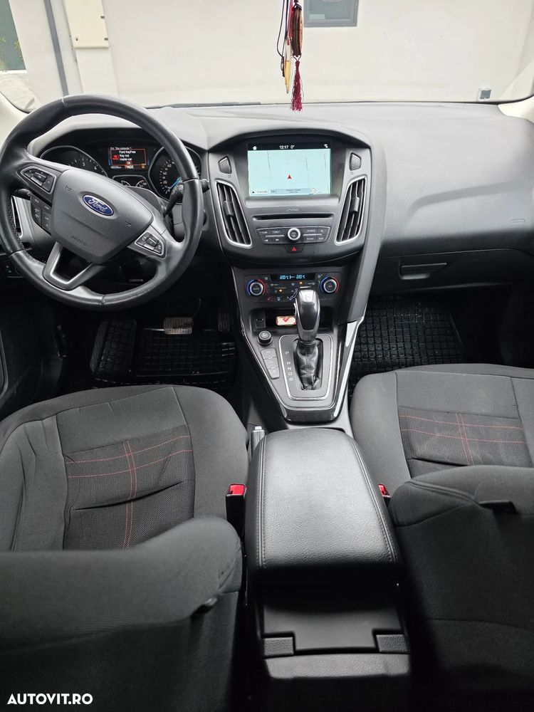 Ford Focus 1.5 TDCi Powershift Titanium - 6