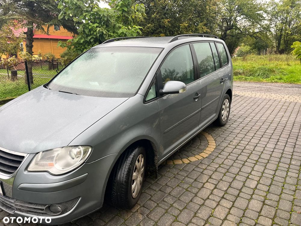Volkswagen Touran - 1